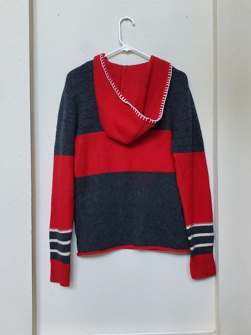 Obermeyer Charcoal & Red Striped Hooded 100% Wool Sweater.  Size Medium - Picture 5 of 8